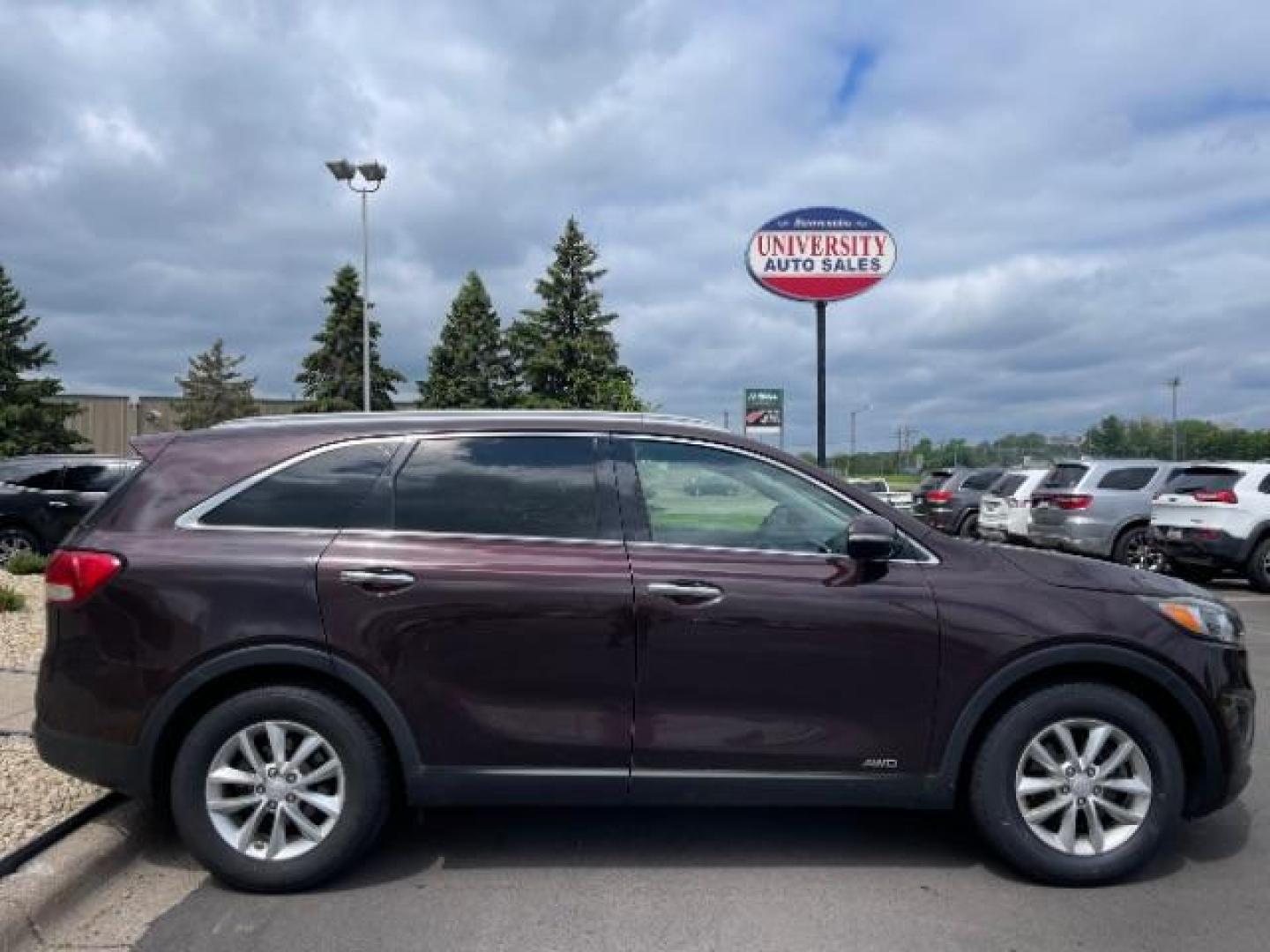 2016 Dark Cherry /Black, cloth Kia Sorento LX V6 AWD (5XYPGDA54GG) with an 3.3L V6 DOHC 24V engine, 6-Speed Automatic transmission, located at 3301 W Hwy 13, Burnsville, MN, 55337, (952) 460-3200, 44.775333, -93.320808 - Photo#9