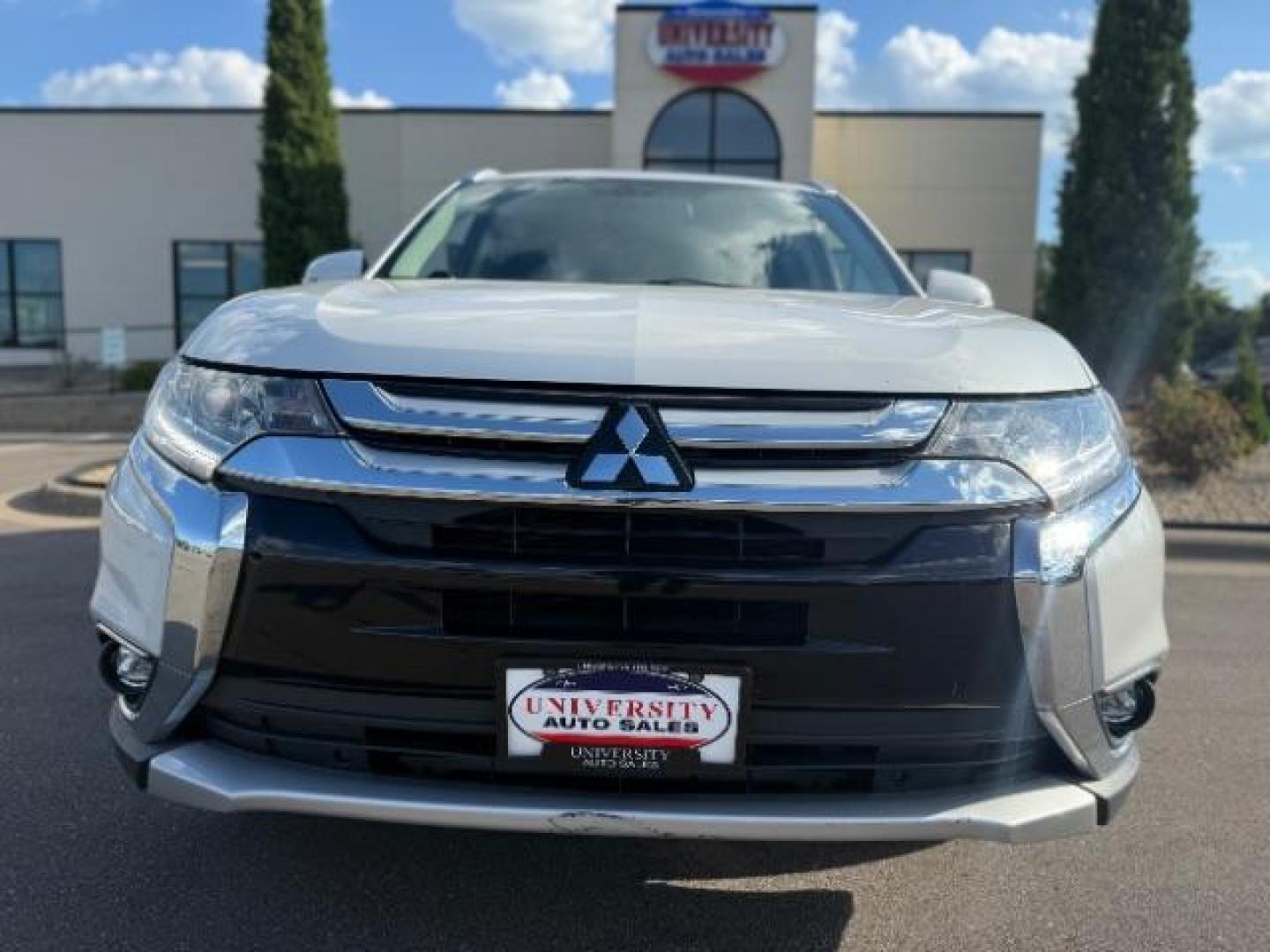2017 Diamond White Mitsubishi Outlander GT S-AWC (JA4JZ4AX4HZ) with an 3.0L V6 SOHC 24V engine, Continuously Variabl transmission, located at 3301 W Hwy 13, Burnsville, MN, 55337, (952) 460-3200, 44.775333, -93.320808 - Photo#27