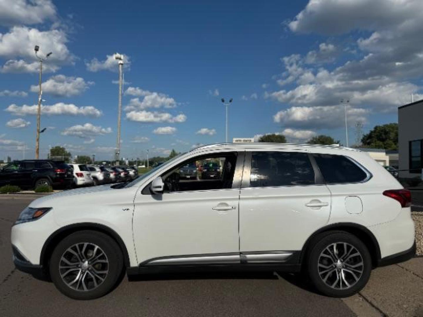 2017 Diamond White Mitsubishi Outlander GT S-AWC (JA4JZ4AX4HZ) with an 3.0L V6 SOHC 24V engine, Continuously Variabl transmission, located at 3301 W Hwy 13, Burnsville, MN, 55337, (952) 460-3200, 44.775333, -93.320808 - Photo#28