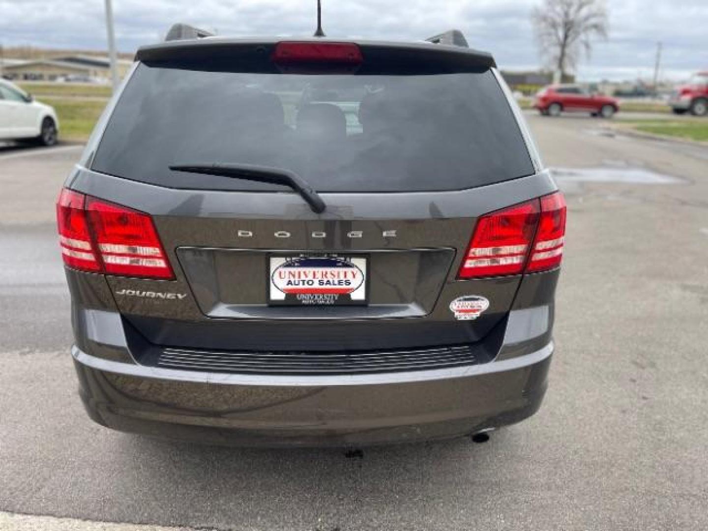 2019 GRAY Dodge Journey SE Value Package (3C4PDCAB1KT) with an 2.4L L4 DOHC 16V engine, 6-Speed Automatic transmission, located at 745 S Robert St, St. Paul, MN, 55107, (651) 222-2991, 44.923389, -93.081215 - Photo#4