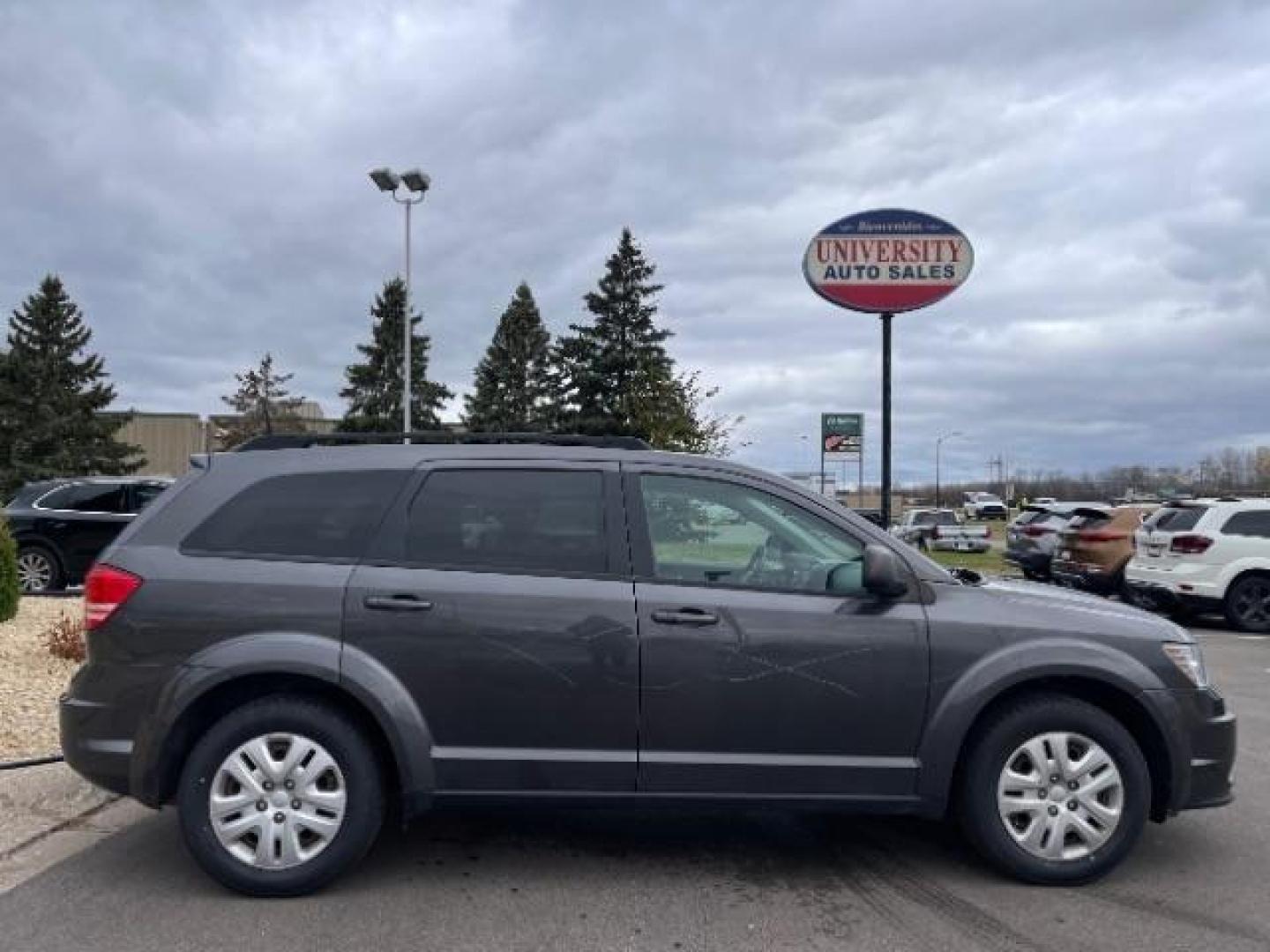 2019 GRAY Dodge Journey SE Value Package (3C4PDCAB1KT) with an 2.4L L4 DOHC 16V engine, 6-Speed Automatic transmission, located at 745 S Robert St, St. Paul, MN, 55107, (651) 222-2991, 44.923389, -93.081215 - Photo#7