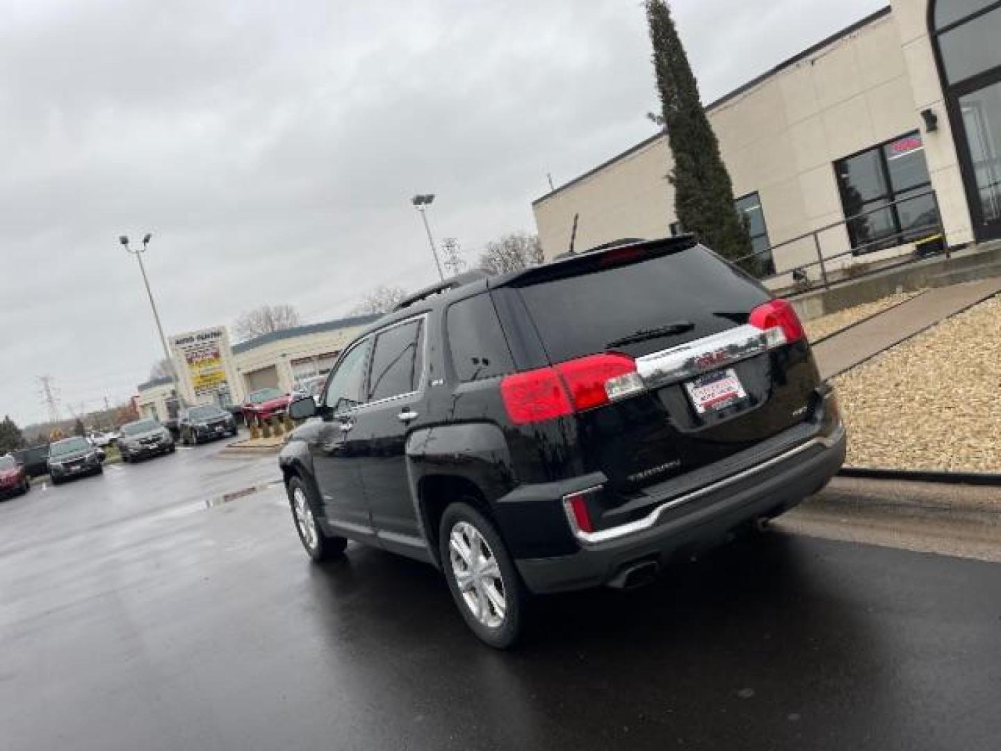 2016 Onyx Black /Jet Black, premium cloth GMC Terrain SLE2 AWD (2GKFLTEK4G6) with an 2.4L L4 DOHC 16V engine, 6-Speed Automatic transmission, located at 3301 W Hwy 13, Burnsville, MN, 55337, (952) 460-3200, 44.775333, -93.320808 - Photo#3