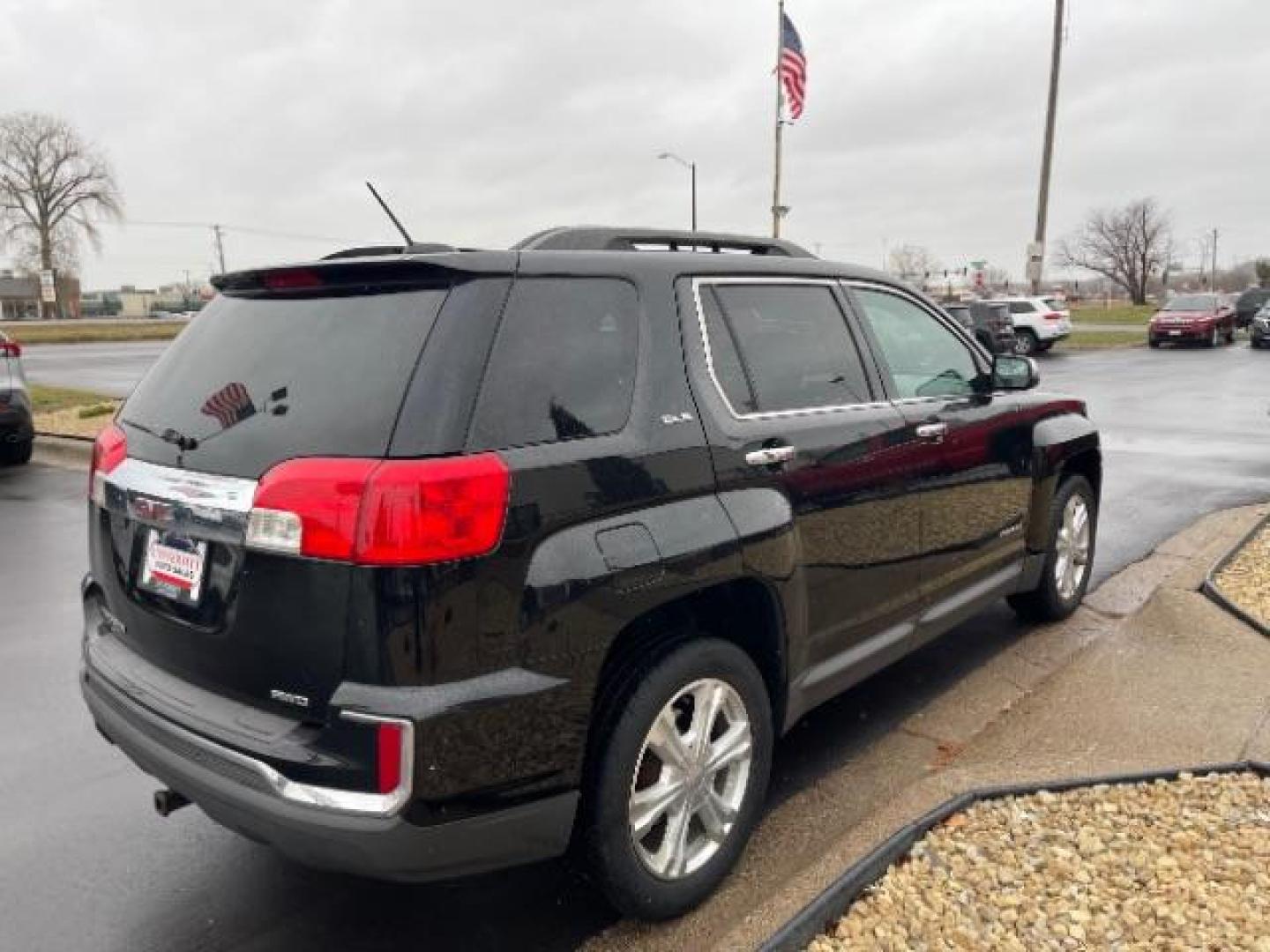 2016 Onyx Black /Jet Black, premium cloth GMC Terrain SLE2 AWD (2GKFLTEK4G6) with an 2.4L L4 DOHC 16V engine, 6-Speed Automatic transmission, located at 3301 W Hwy 13, Burnsville, MN, 55337, (952) 460-3200, 44.775333, -93.320808 - Photo#5