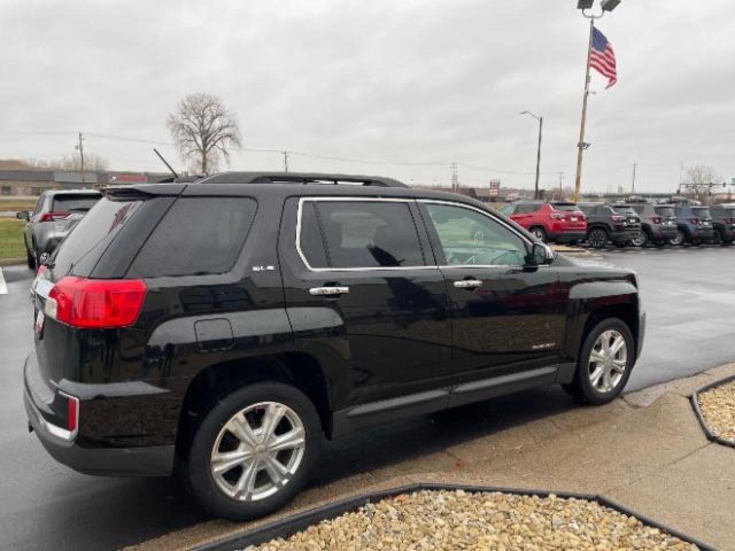 2016 Onyx Black /Jet Black, premium cloth GMC Terrain SLE2 AWD (2GKFLTEK4G6) with an 2.4L L4 DOHC 16V engine, 6-Speed Automatic transmission, located at 3301 W Hwy 13, Burnsville, MN, 55337, (952) 460-3200, 44.775333, -93.320808 - Photo#6