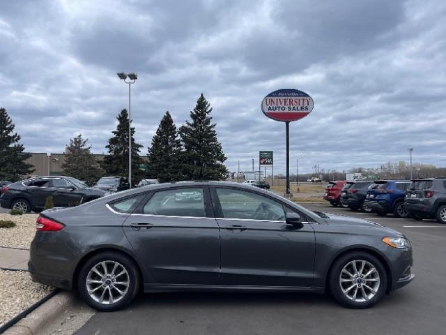 2017 Ingot Silver Metalli Ford Fusion SE (3FA6P0H72HR) with an 2.5L L4 DOHC 16V engine, 6-Speed Automatic transmission, located at 3301 W Hwy 13, Burnsville, MN, 55337, (952) 460-3200, 44.775333, -93.320808 - Photo#2