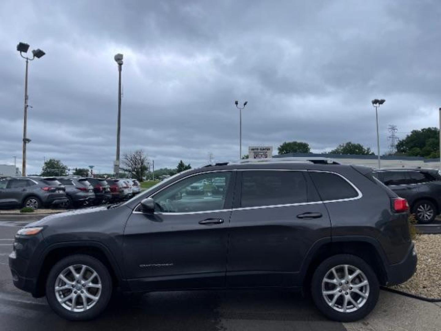 2017 Granite Metallic Cle Jeep Cherokee Latitude FWD (1C4PJLCB5HW) with an 2.4L L4 DOHC 16V engine, 9-Speed Automatic transmission, located at 745 S Robert St, St. Paul, MN, 55107, (651) 222-2991, 44.923389, -93.081215 - Photo#3