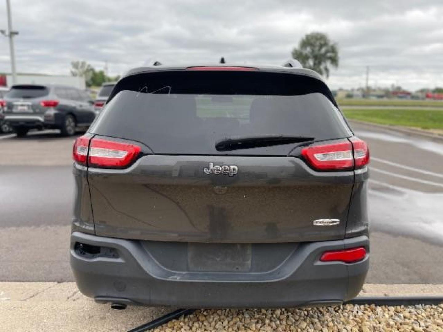 2017 Granite Metallic Cle Jeep Cherokee Latitude FWD (1C4PJLCB5HW) with an 2.4L L4 DOHC 16V engine, 9-Speed Automatic transmission, located at 745 S Robert St, St. Paul, MN, 55107, (651) 222-2991, 44.923389, -93.081215 - Photo#4