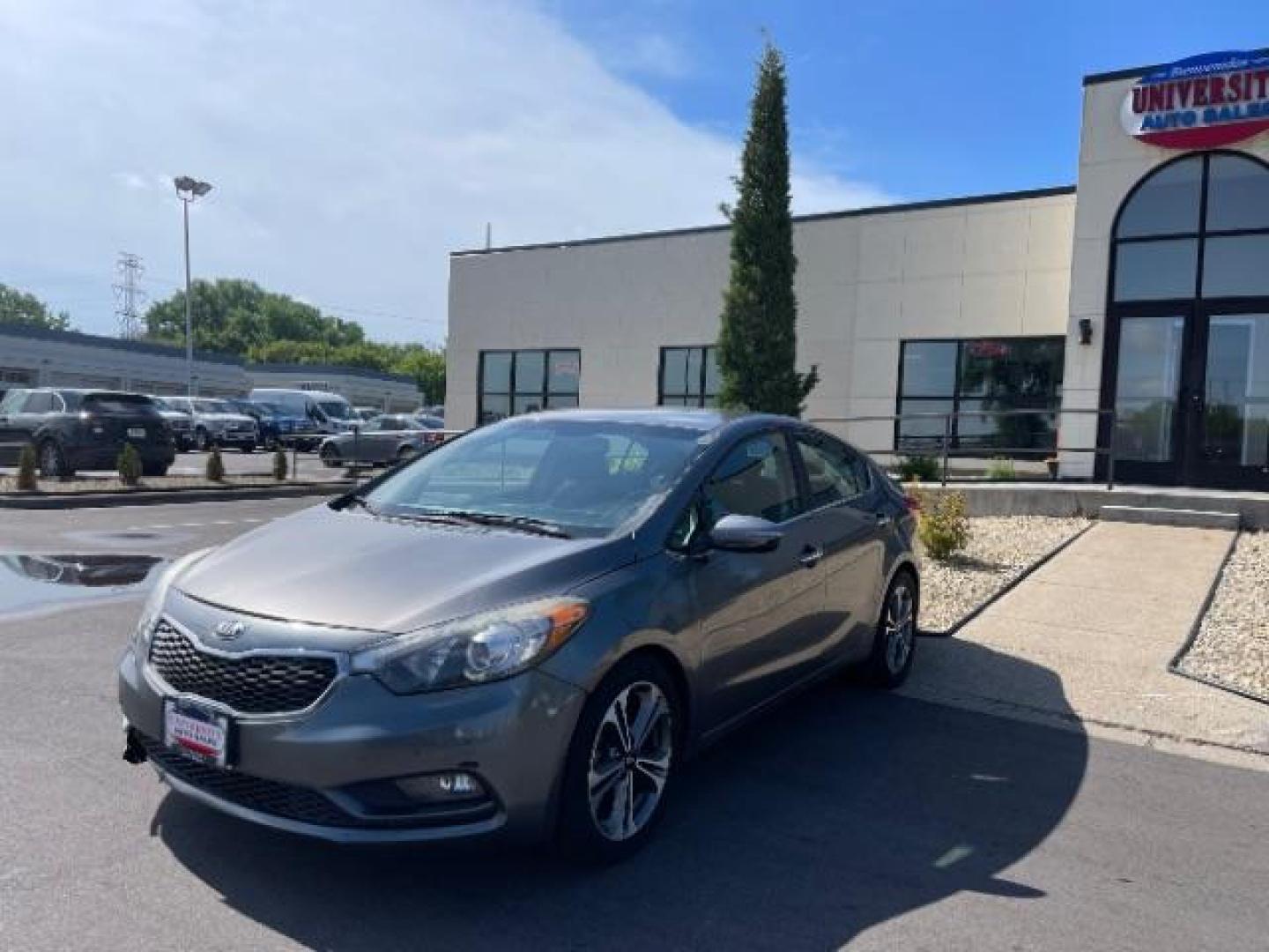 2016 Graphite Steel Kia Forte EX (KNAFX4A84G5) with an 2.0L L4 DOHC 16V engine, 6-Speed Automatic transmission, located at 3301 W Hwy 13, Burnsville, MN, 55337, (952) 460-3200, 44.775333, -93.320808 - Photo#3