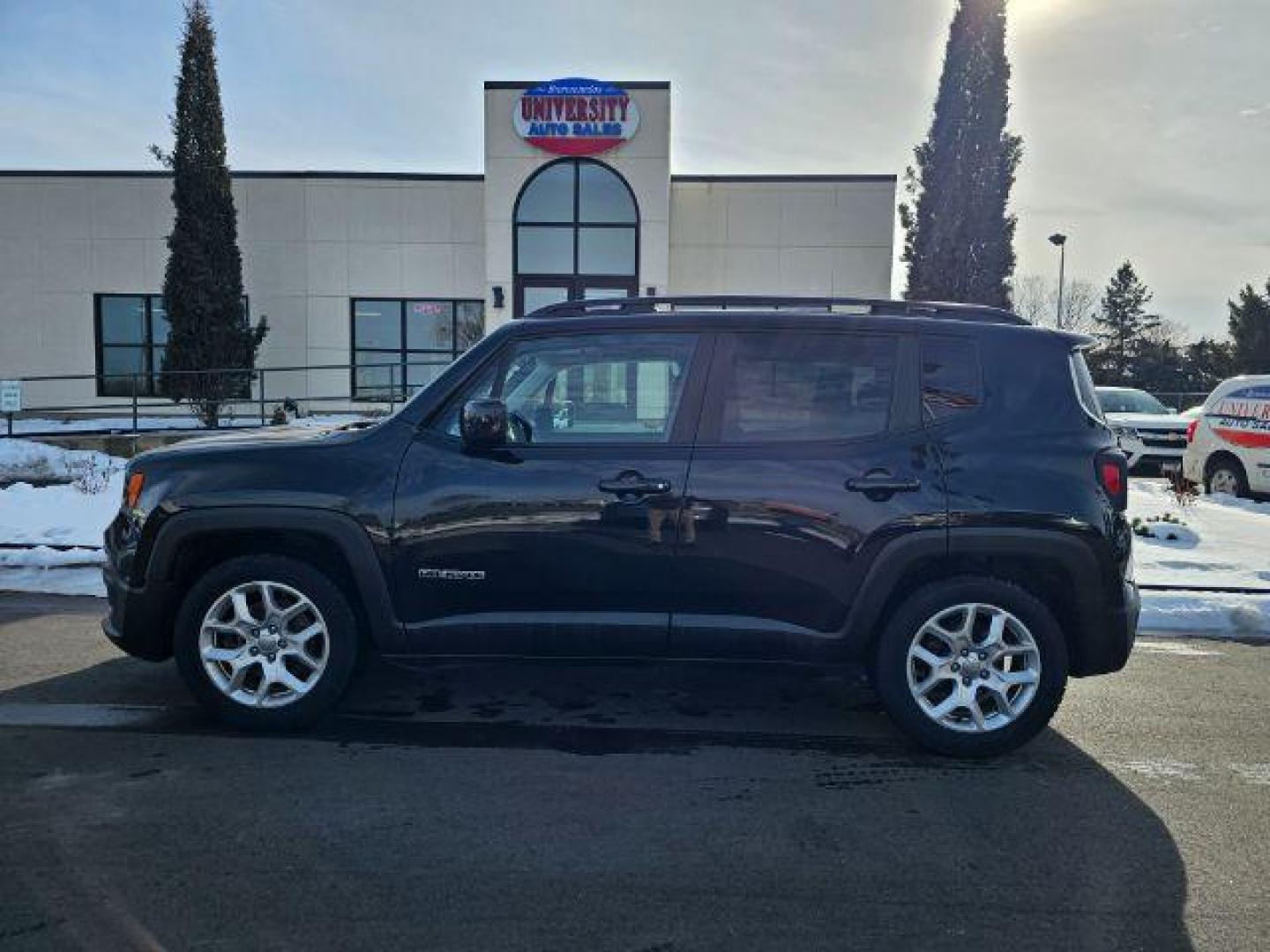 2018 Black /Black/Ski Grey, premium cloth Jeep Renegade Latitude FWD (ZACCJABB8JP) with an 2.4L L4 DOHC 16V engine, 9-speed automatic transmission, located at 3301 W Hwy 13, Burnsville, MN, 55337, (952) 460-3200, 44.775333, -93.320808 - Photo#2