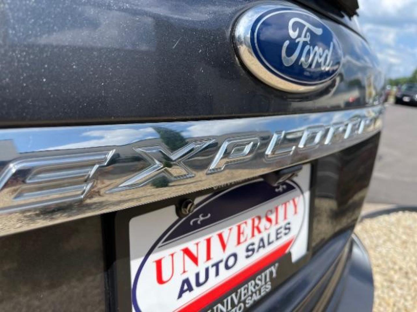 2015 Magnetic Metallic /Charcoal Black, premium cloth Ford Explorer XLT FWD (1FM5K7D81FG) with an 3.5L V6 DOHC 24V engine, 6-Speed Automatic transmission, located at 745 S Robert St, St. Paul, MN, 55107, (651) 222-2991, 44.923389, -93.081215 - Photo#11