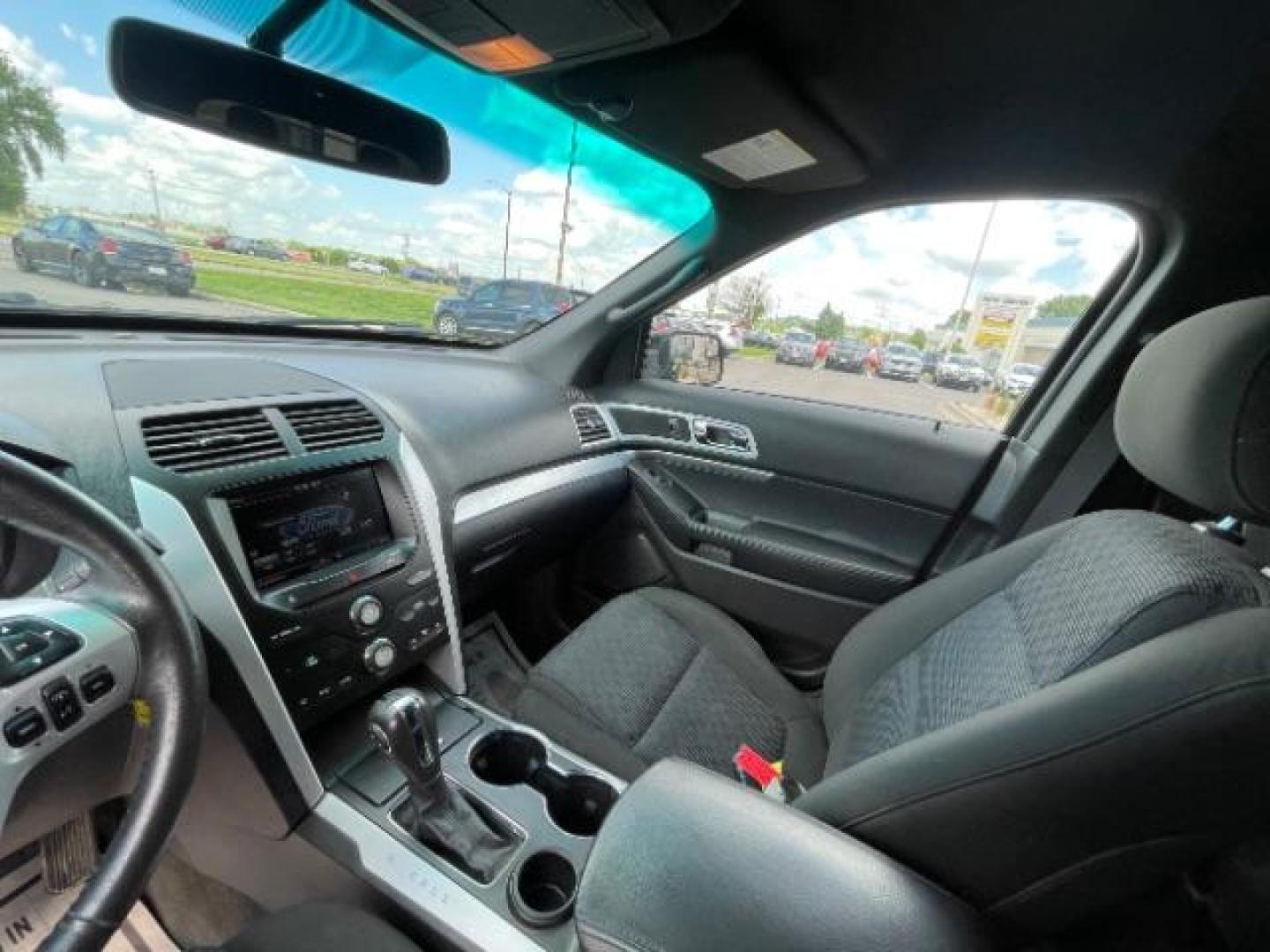 2015 Magnetic Metallic /Charcoal Black, premium cloth Ford Explorer XLT FWD (1FM5K7D81FG) with an 3.5L V6 DOHC 24V engine, 6-Speed Automatic transmission, located at 745 S Robert St, St. Paul, MN, 55107, (651) 222-2991, 44.923389, -93.081215 - Photo#15