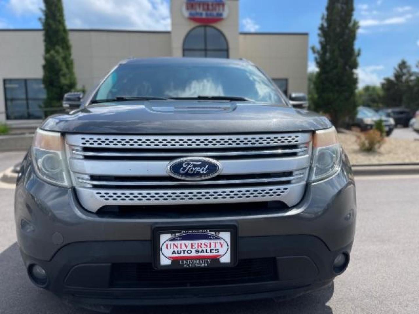 2015 Magnetic Metallic /Charcoal Black, premium cloth Ford Explorer XLT FWD (1FM5K7D81FG) with an 3.5L V6 DOHC 24V engine, 6-Speed Automatic transmission, located at 745 S Robert St, St. Paul, MN, 55107, (651) 222-2991, 44.923389, -93.081215 - Photo#1