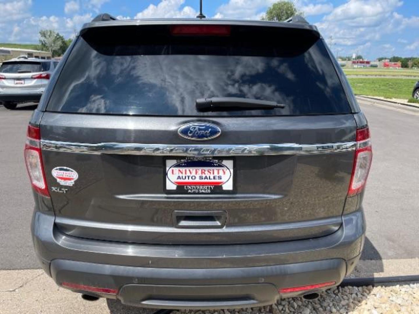 2015 Magnetic Metallic /Charcoal Black, premium cloth Ford Explorer XLT FWD (1FM5K7D81FG) with an 3.5L V6 DOHC 24V engine, 6-Speed Automatic transmission, located at 745 S Robert St, St. Paul, MN, 55107, (651) 222-2991, 44.923389, -93.081215 - Photo#6