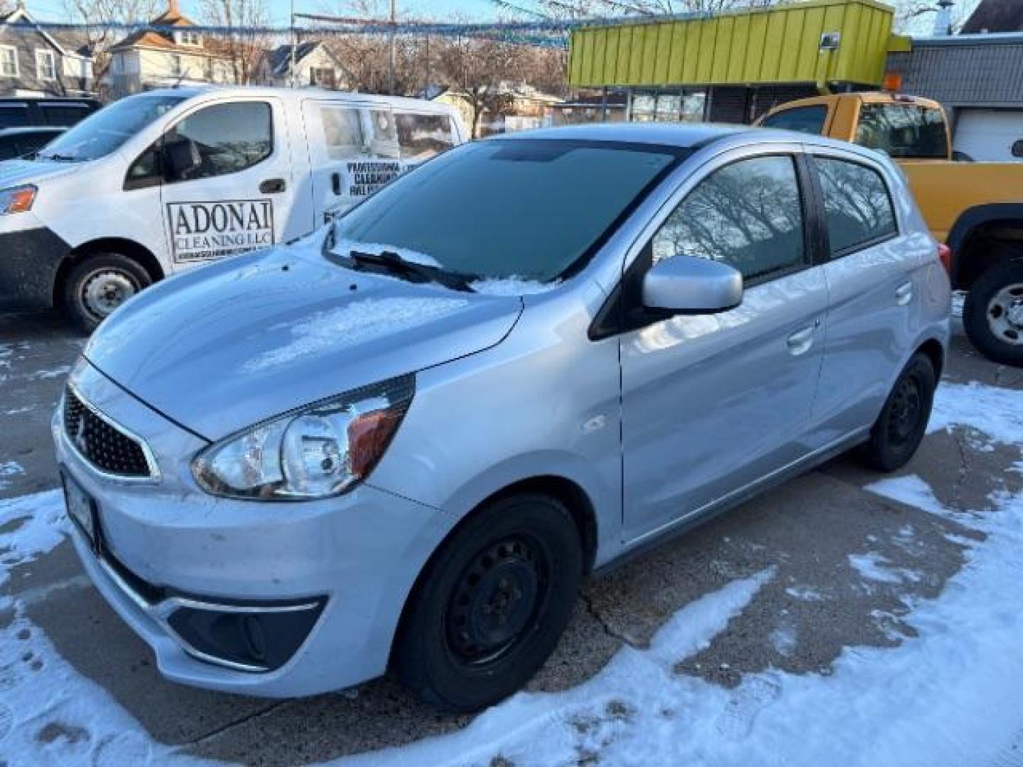 2018 Mitsubishi Mirage ES's photo