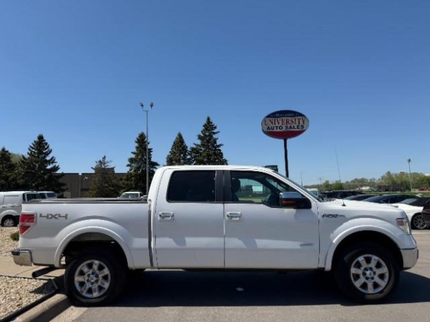 2013 WHITE Ford F-150 Lariat SuperCrew 5.5 (1FTFW1ET6DK) with an 3.5L V6 TURBO engine, 6-Speed Automatic transmission, located at 3301 W Hwy 13, Burnsville, MN, 55337, (952) 460-3200, 44.775333, -93.320808 - Photo#2