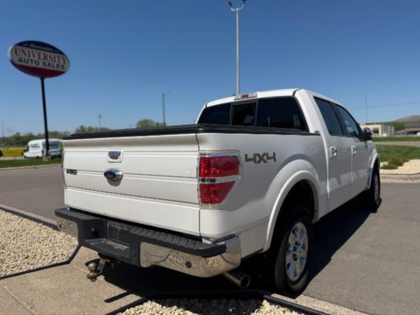 2013 WHITE Ford F-150 Lariat SuperCrew 5.5 (1FTFW1ET6DK) with an 3.5L V6 TURBO engine, 6-Speed Automatic transmission, located at 3301 W Hwy 13, Burnsville, MN, 55337, (952) 460-3200, 44.775333, -93.320808 - Photo#5