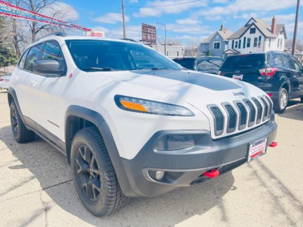 2018 Pearl White Pearl Coat Jeep Cherokee Trailhawk 4WD (1C4PJMBX6JD) with an 3.2L V6 DOHC 24V engine, 9-Speed Automatic transmission, located at 745 S Robert St, St. Paul, MN, 55107, (651) 222-2991, 44.923389, -93.081215 - Photo #1