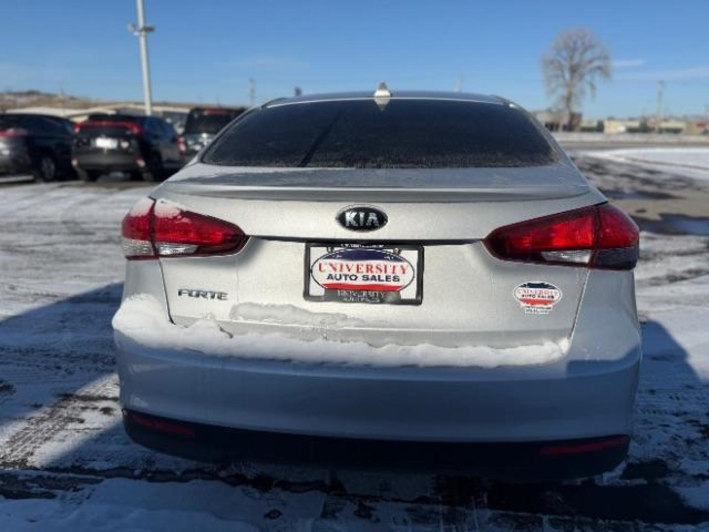2018 GRAY Kia Forte LX 6A (3KPFL4A76JE) with an 2.0L L4 DOHC 16V engine, 6-Speed Automatic transmission, located at 3301 W Hwy 13, Burnsville, MN, 55337, (952) 460-3200, 44.775333, -93.320808 - Photo#4