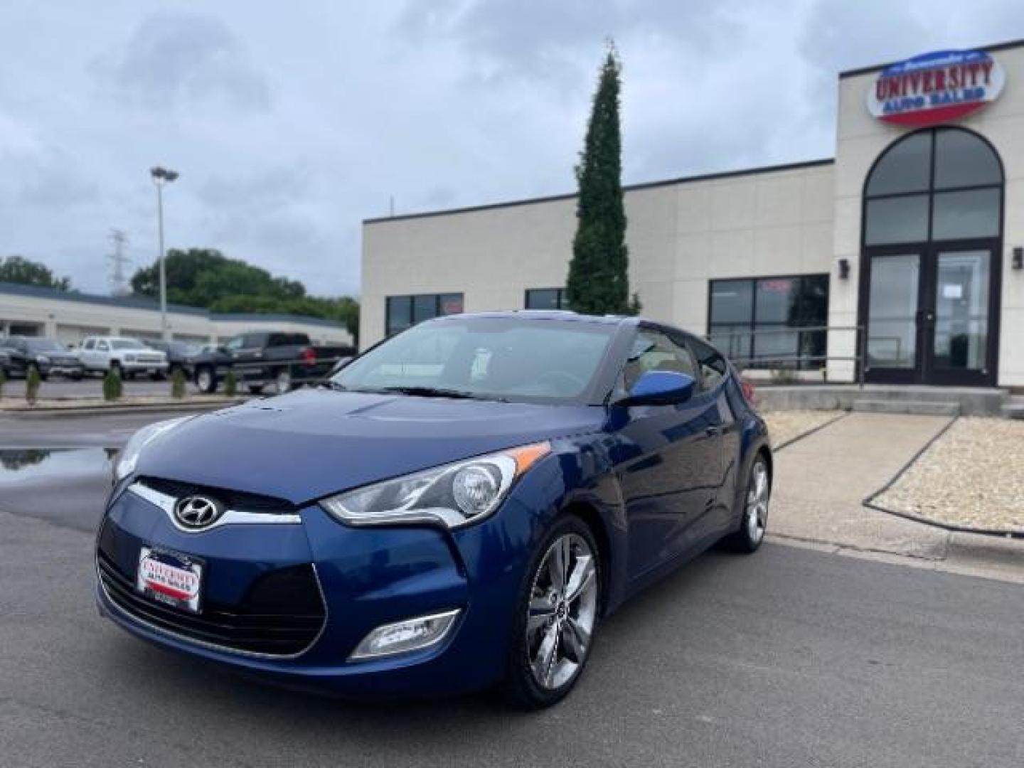 2017 Pacific Blue Hyundai Veloster Base 6AT (KMHTC6AD9HU) with an 1.6L L4 DOHC 16V engine, 6-Speed Automatic transmission, located at 745 S Robert St, St. Paul, MN, 55107, (651) 222-2991, 44.923389, -93.081215 - Photo#3