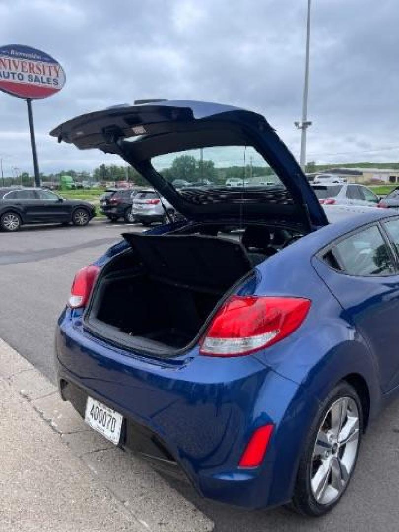 2017 Pacific Blue Hyundai Veloster Base 6AT (KMHTC6AD9HU) with an 1.6L L4 DOHC 16V engine, 6-Speed Automatic transmission, located at 745 S Robert St, St. Paul, MN, 55107, (651) 222-2991, 44.923389, -93.081215 - Photo#6