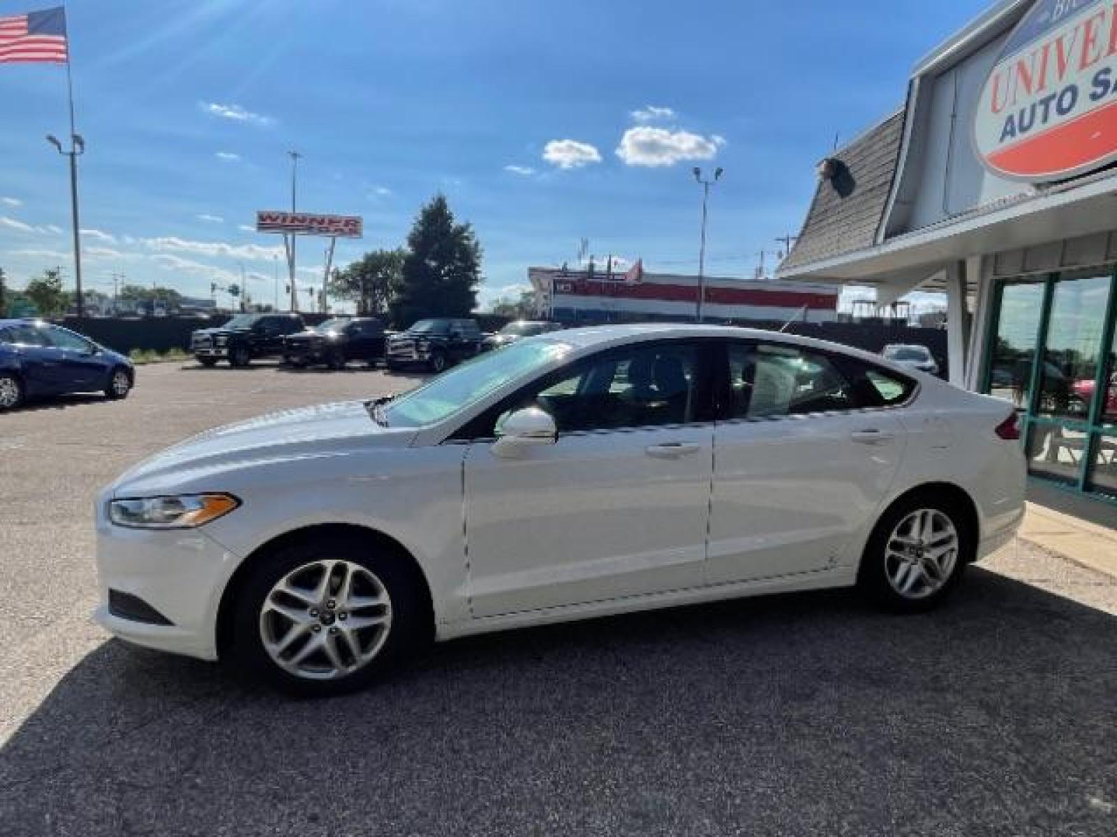 2016 White Platinum Metallic Tri-Coat Ford Fusion SE (3FA6P0H73GR) with an 2.5L L4 DOHC 16V engine, 6-Speed Automatic transmission, located at 745 S Robert St, St. Paul, MN, 55107, (651) 222-2991, 44.923389, -93.081215 - Photo #2