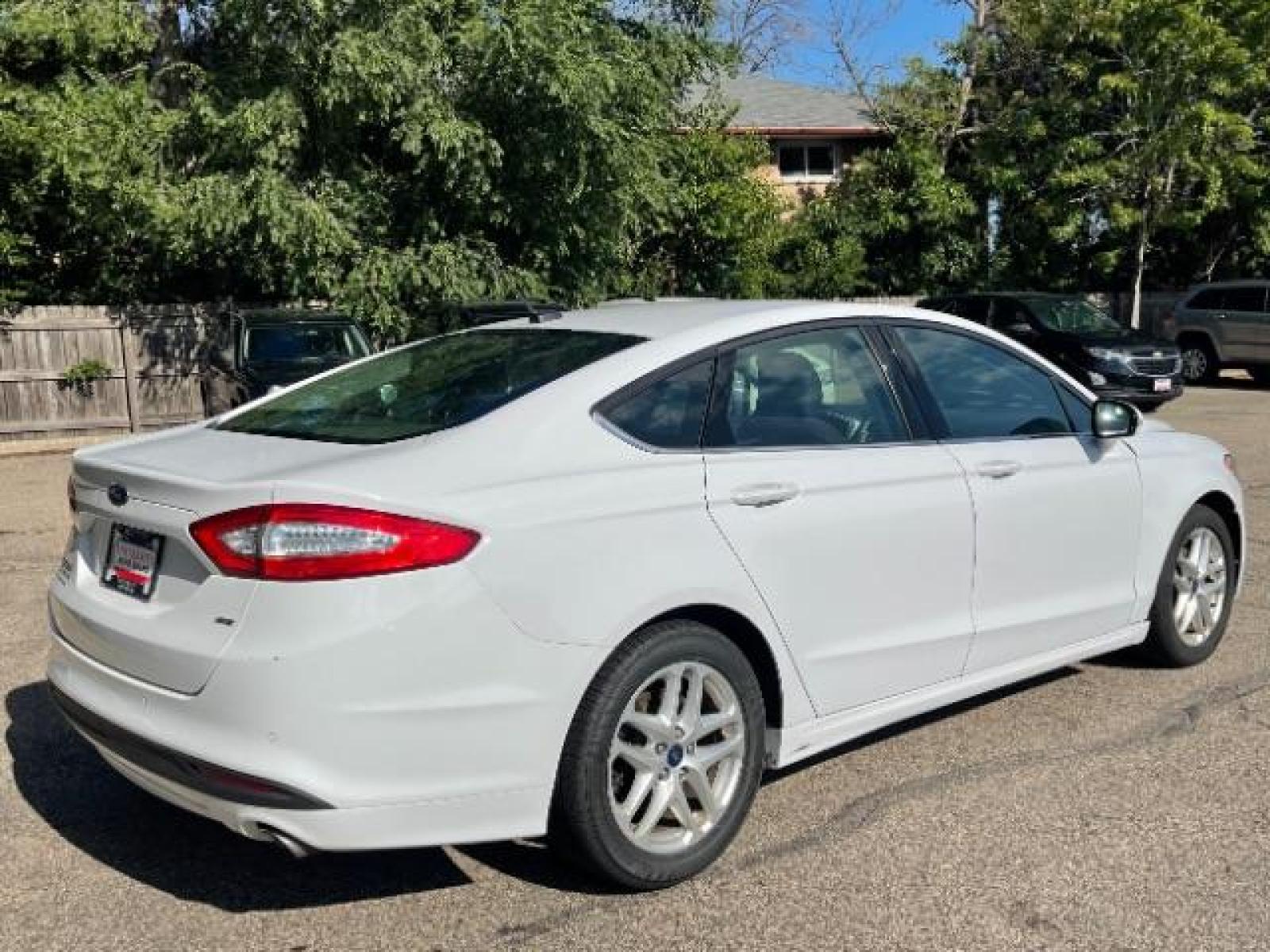 2016 White Platinum Metallic Tri-Coat Ford Fusion SE (3FA6P0H73GR) with an 2.5L L4 DOHC 16V engine, 6-Speed Automatic transmission, located at 745 S Robert St, St. Paul, MN, 55107, (651) 222-2991, 44.923389, -93.081215 - Photo #5