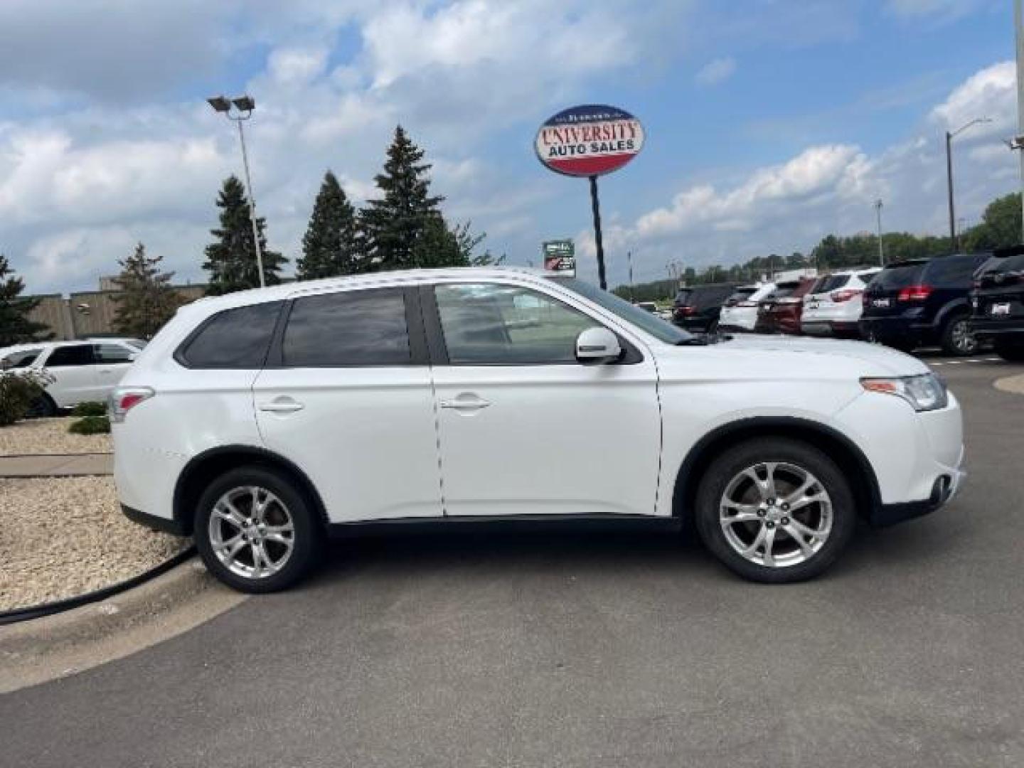 2015 Diamond White Mitsubishi Outlander SE S-AWC (JA4AZ3A35FZ) with an 2.4L L4 DOHC 16V engine, 6-Speed Automatic transmission, located at 3301 W Hwy 13, Burnsville, MN, 55337, (952) 460-3200, 44.775333, -93.320808 - Photo#2