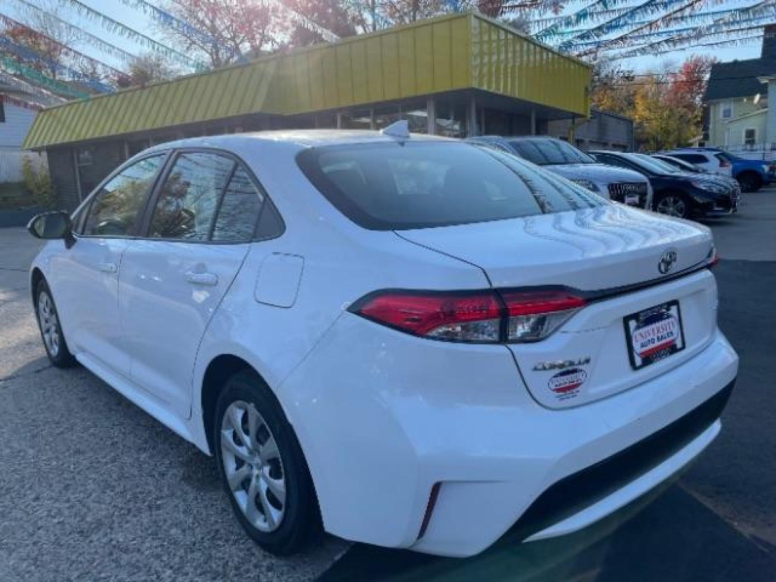 2020 Super White Toyota Corolla LE (JTDEPRAE0LJ) with an 1.8L L4 DOHC 16V engine, Continuously Variable Transmission transmission, located at 745 S Robert St, St. Paul, MN, 55107, (651) 222-2991, 44.923389, -93.081215 - Photo #4
