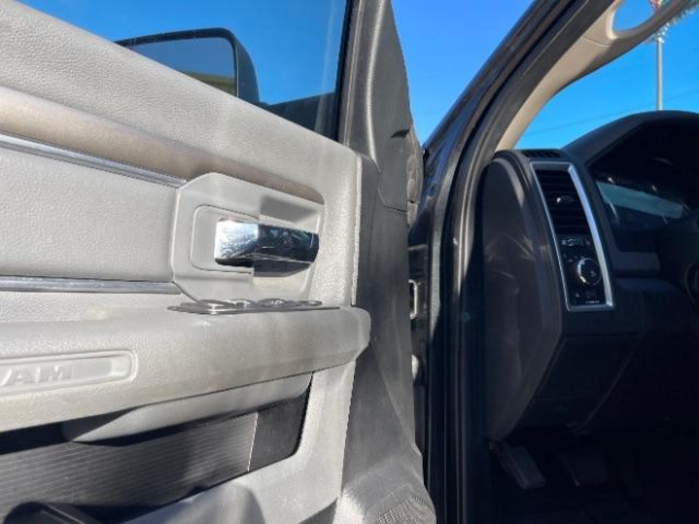 2017 BLACK RAM 1500 SLT Crew Cab LWB 4WD (1C6RR7TT6HS) with an 5.7L V8 OHV 16V engine, 8-Speed Automatic transmission, located at 745 S Robert St, St. Paul, MN, 55107, (651) 222-2991, 44.923389, -93.081215 - Photo#13