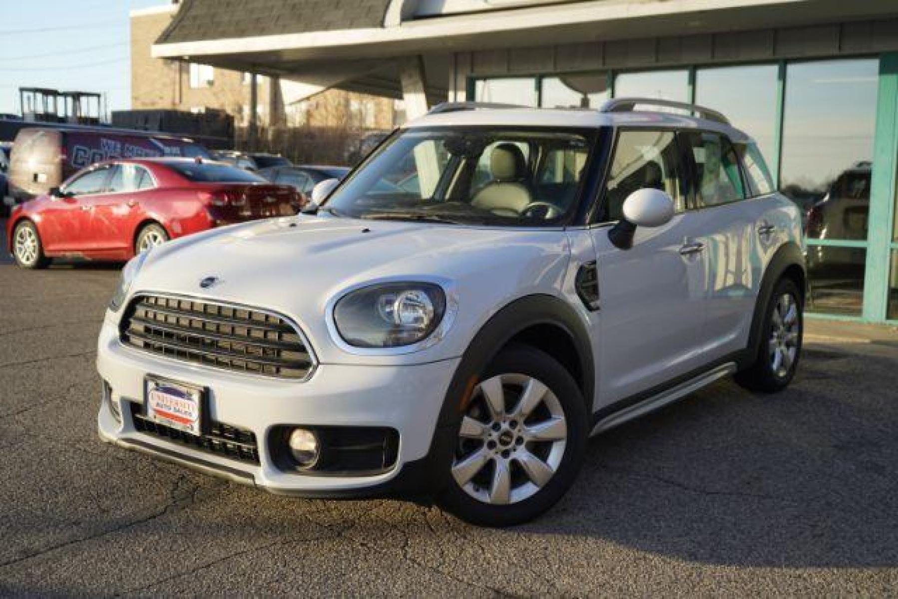 2019 Light White Mini Countryman ALL4 (WMZYV5C50K3) with an 1.5L L3 engine, located at 3301 W Hwy 13, Burnsville, MN, 55337, (952) 460-3200, 44.775333, -93.320808 - Photo #3