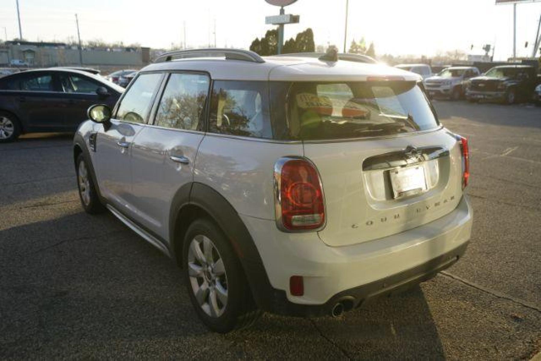 2019 Light White Mini Countryman ALL4 (WMZYV5C50K3) with an 1.5L L3 engine, located at 3301 W Hwy 13, Burnsville, MN, 55337, (952) 460-3200, 44.775333, -93.320808 - Photo #4
