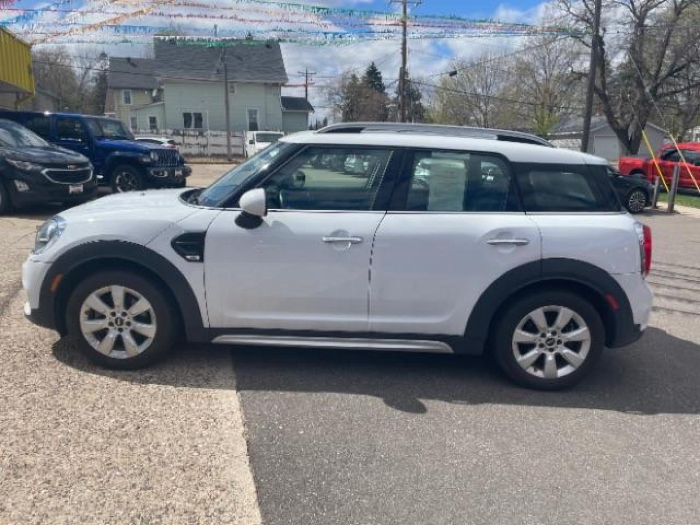 2019 Light White Mini Countryman ALL4 (WMZYV5C50K3) with an 1.5L L3 engine, located at 745 S Robert St, St. Paul, MN, 55107, (651) 222-2991, 44.923389, -93.081215 - Photo#2