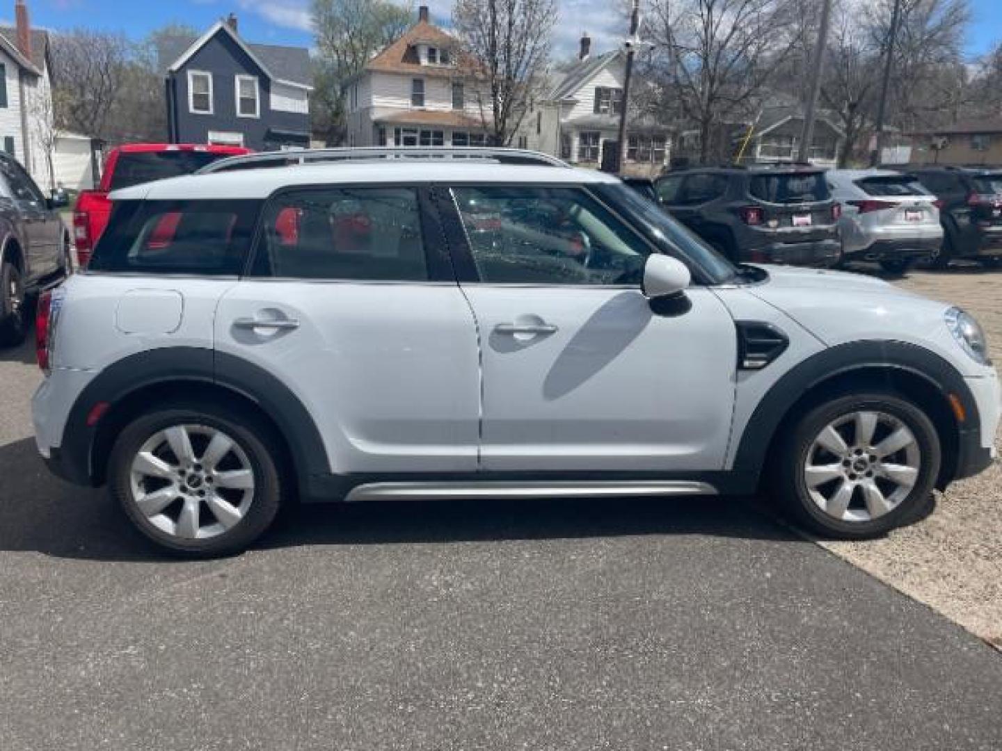 2019 Light White Mini Countryman ALL4 (WMZYV5C50K3) with an 1.5L L3 engine, located at 745 S Robert St, St. Paul, MN, 55107, (651) 222-2991, 44.923389, -93.081215 - Photo#6