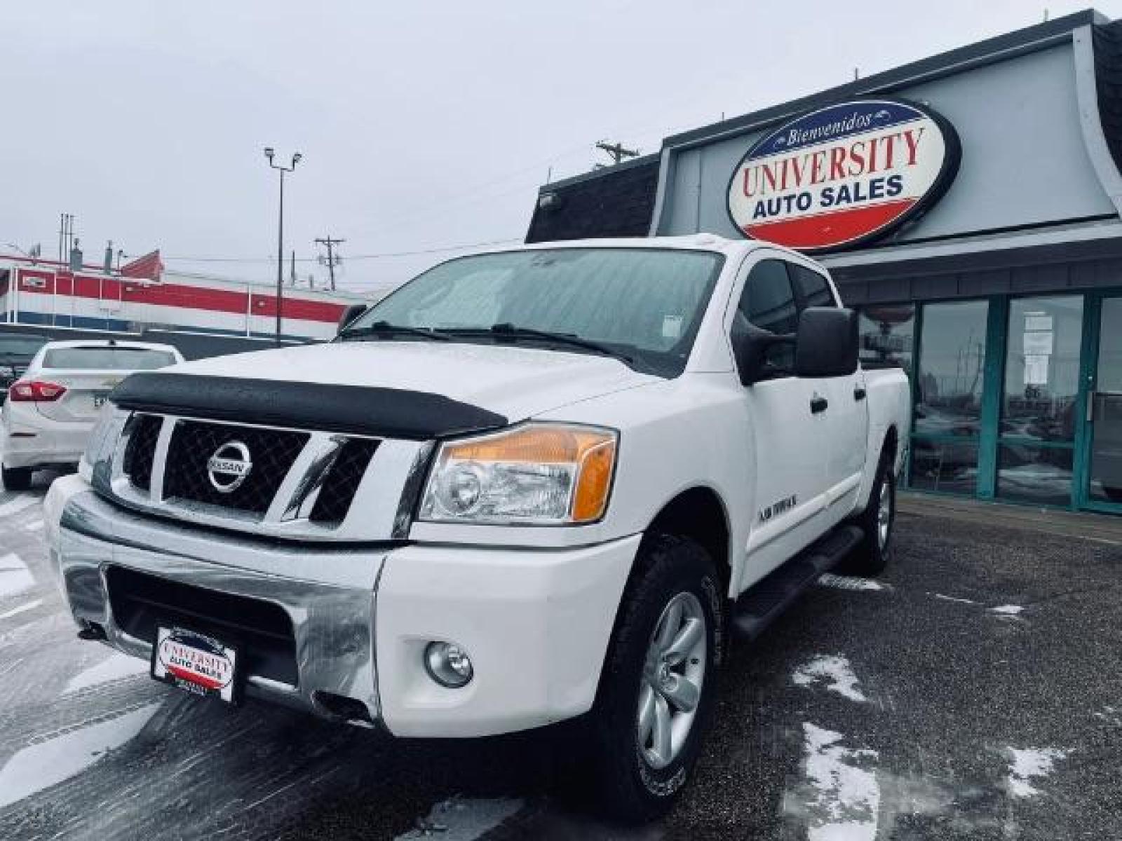 2011 WHITE Nissan Titan SV Crew Cab 4WD (1N6AA0ECXBN) with an 5.6L V8 DOHC 32V engine, 5-Speed Automatic transmission, located at 834 West 7th Street, St. Paul, MN, 55102, (651) 797-6393, 44.930954, -93.121559 - Photo #2