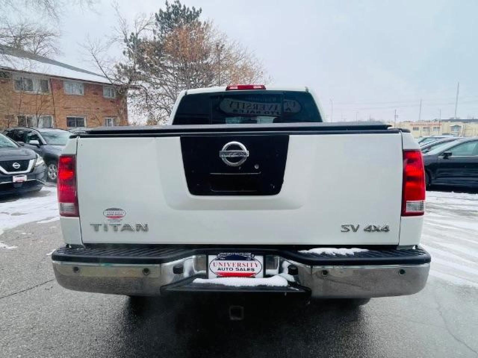 2011 WHITE Nissan Titan SV Crew Cab 4WD (1N6AA0ECXBN) with an 5.6L V8 DOHC 32V engine, 5-Speed Automatic transmission, located at 3301 W Hwy 13, Burnsville, MN, 55337, (952) 460-3200, 44.775333, -93.320808 - Photo #5