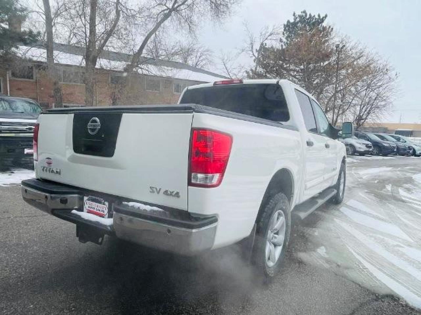 2011 WHITE Nissan Titan SV Crew Cab 4WD (1N6AA0ECXBN) with an 5.6L V8 DOHC 32V engine, 5-Speed Automatic transmission, located at 3301 W Hwy 13, Burnsville, MN, 55337, (952) 460-3200, 44.775333, -93.320808 - Photo #6