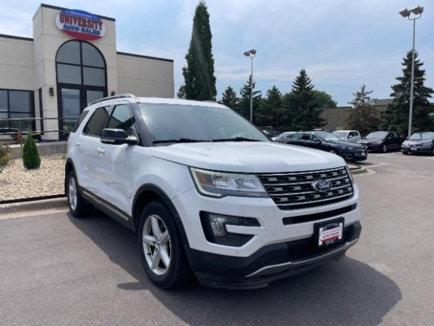 2017 Oxford White Ford Explorer XLT 4WD (1FM5K8D81HG) with an 3.5L V6 DOHC 24V engine, 6-Speed Automatic transmission, located at 745 S Robert St, St. Paul, MN, 55107, (651) 222-2991, 44.923389, -93.081215 - Photo#0