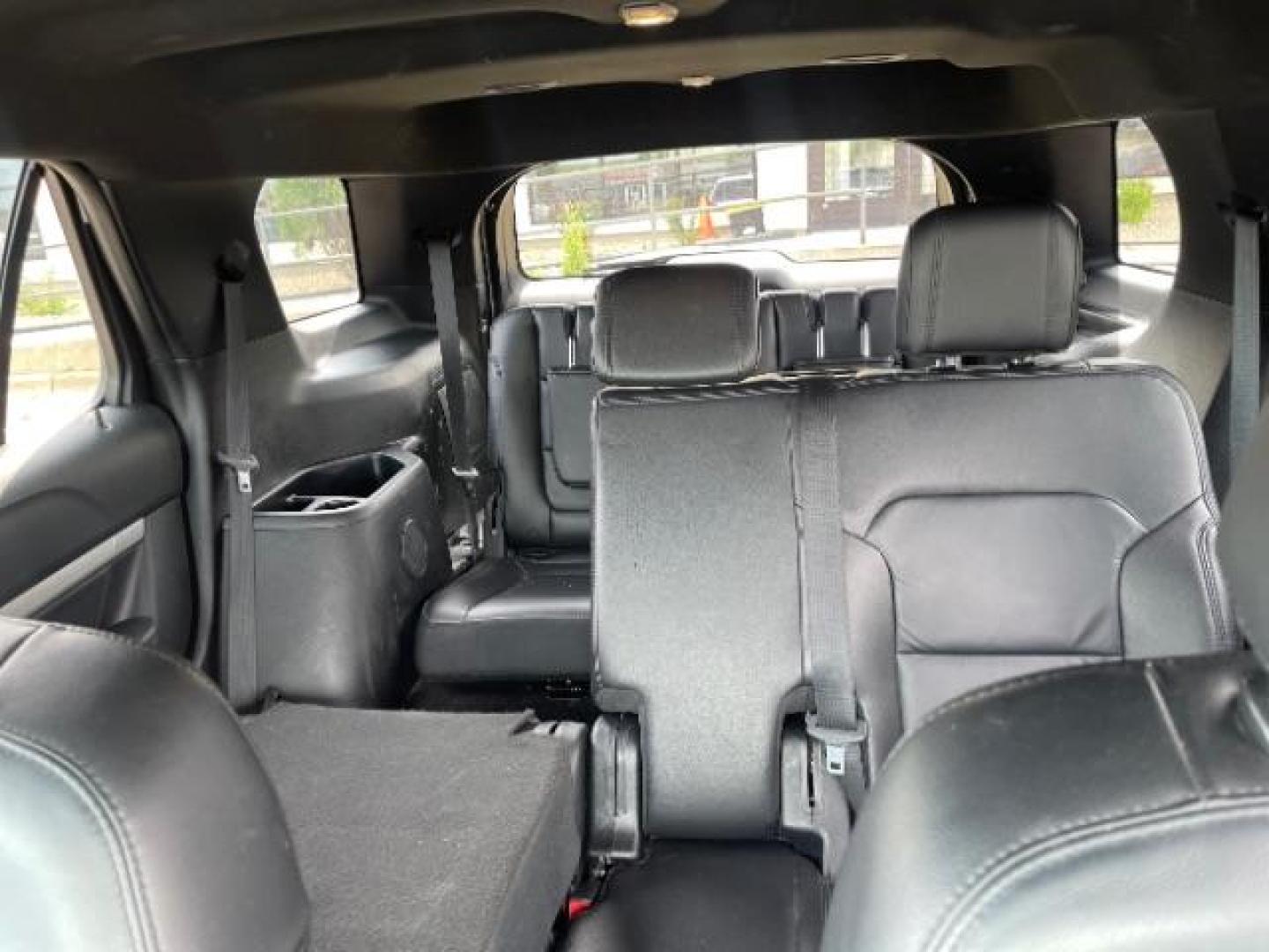 2017 Oxford White Ford Explorer XLT 4WD (1FM5K8D81HG) with an 3.5L V6 DOHC 24V engine, 6-Speed Automatic transmission, located at 745 S Robert St, St. Paul, MN, 55107, (651) 222-2991, 44.923389, -93.081215 - Photo#9