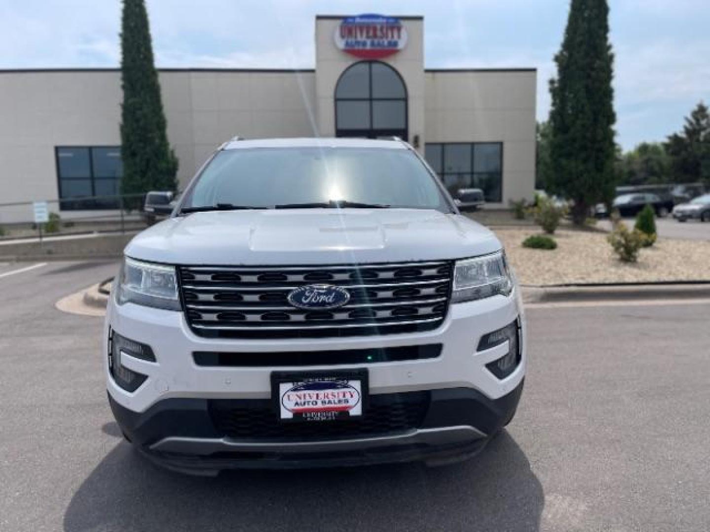 2017 Oxford White Ford Explorer XLT 4WD (1FM5K8D81HG) with an 3.5L V6 DOHC 24V engine, 6-Speed Automatic transmission, located at 745 S Robert St, St. Paul, MN, 55107, (651) 222-2991, 44.923389, -93.081215 - Photo#1