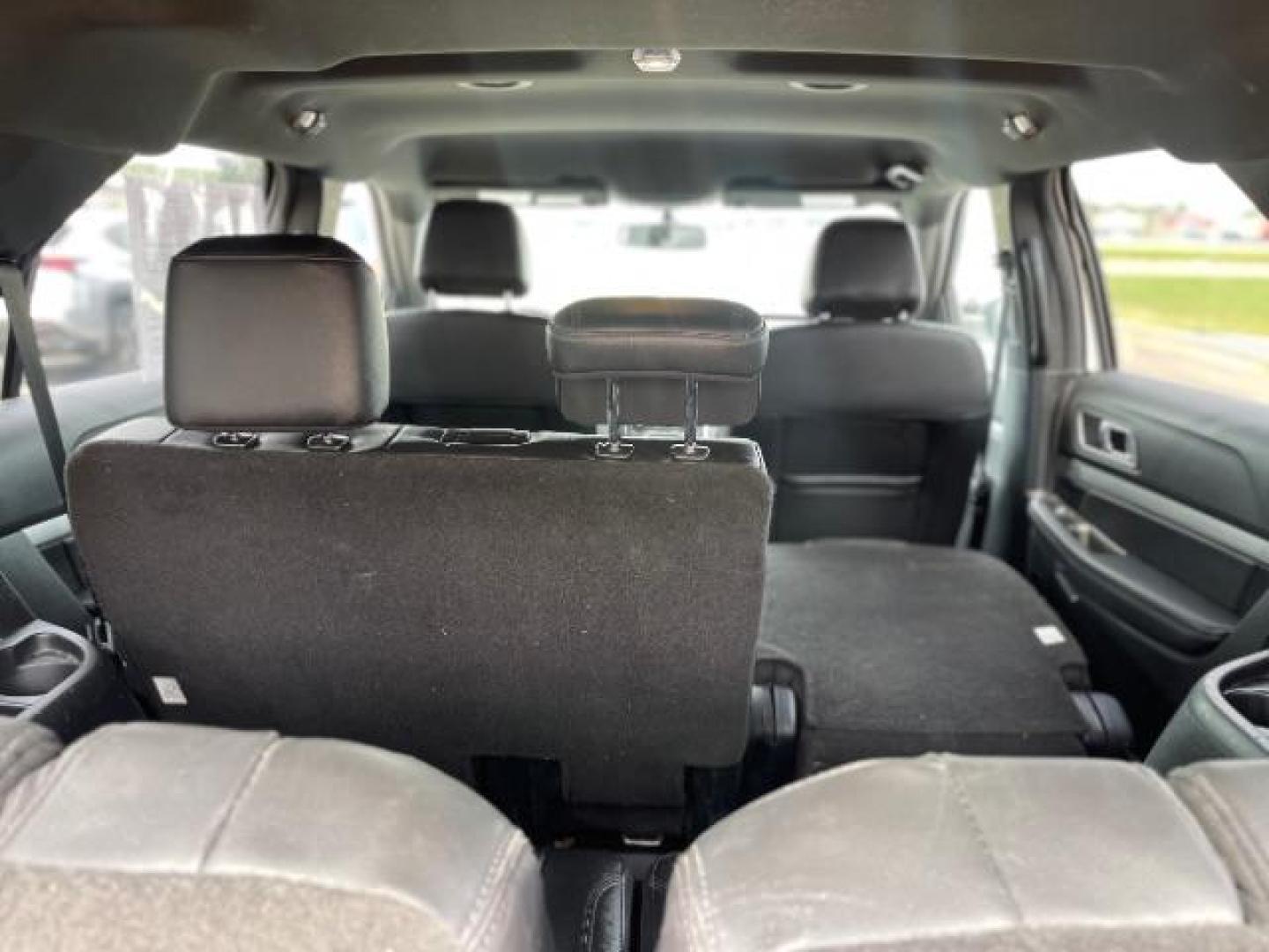 2017 Oxford White Ford Explorer XLT 4WD (1FM5K8D81HG) with an 3.5L V6 DOHC 24V engine, 6-Speed Automatic transmission, located at 745 S Robert St, St. Paul, MN, 55107, (651) 222-2991, 44.923389, -93.081215 - Photo#6