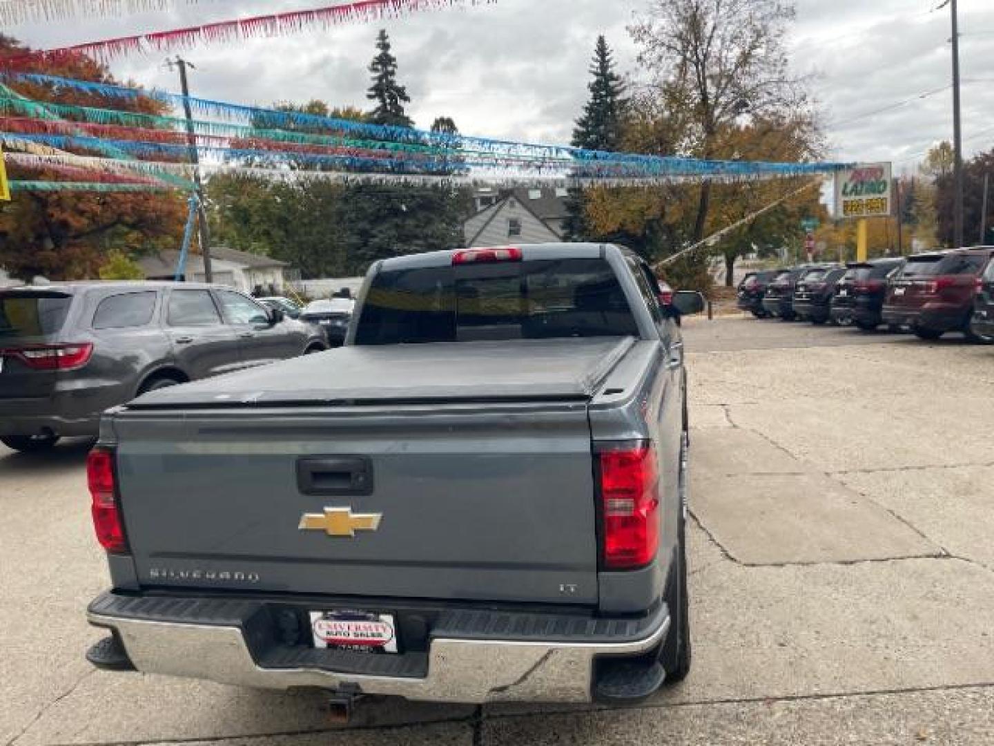 2015 Deep Ocean Blue Meta Chevrolet Silverado 1500 LT Crew Cab 4WD (3GCUKREC3FG) with an 5.3L V8 OHV 16V engine, 6-Speed Automatic transmission, located at 745 S Robert St, St. Paul, MN, 55107, (651) 222-2991, 44.923389, -93.081215 - Photo#5