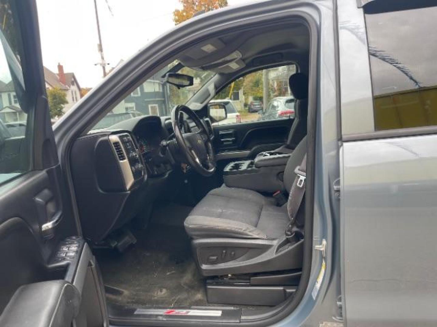 2015 Deep Ocean Blue Meta Chevrolet Silverado 1500 LT Crew Cab 4WD (3GCUKREC3FG) with an 5.3L V8 OHV 16V engine, 6-Speed Automatic transmission, located at 745 S Robert St, St. Paul, MN, 55107, (651) 222-2991, 44.923389, -93.081215 - Photo#17