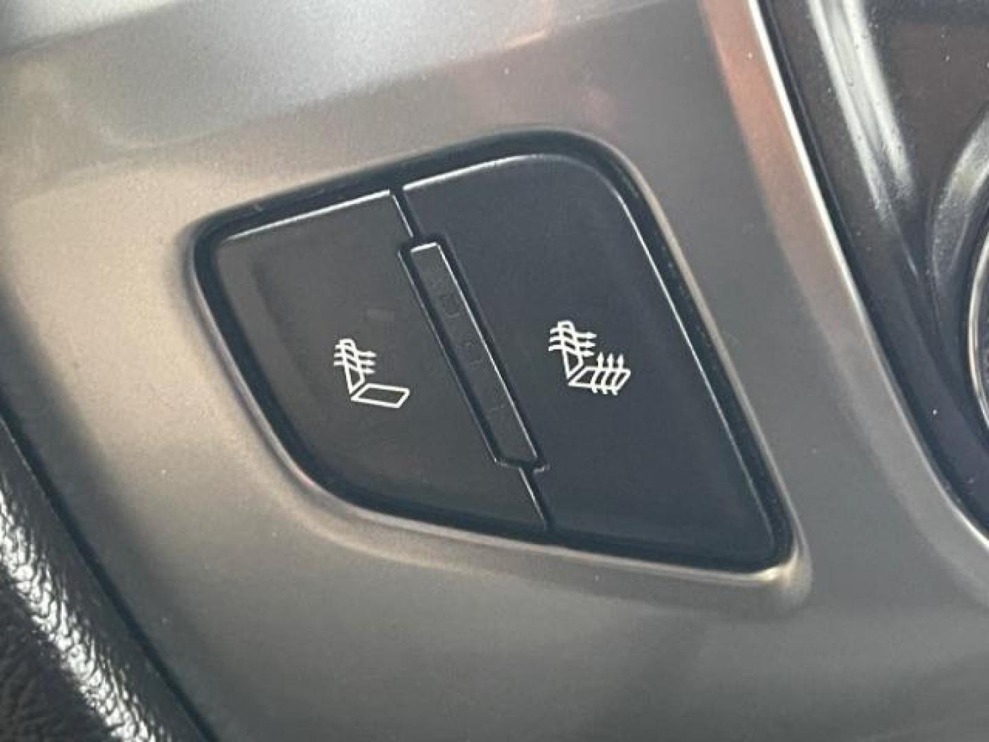 2015 Deep Ocean Blue Meta Chevrolet Silverado 1500 LT Crew Cab 4WD (3GCUKREC3FG) with an 5.3L V8 OHV 16V engine, 6-Speed Automatic transmission, located at 745 S Robert St, St. Paul, MN, 55107, (651) 222-2991, 44.923389, -93.081215 - Photo#21