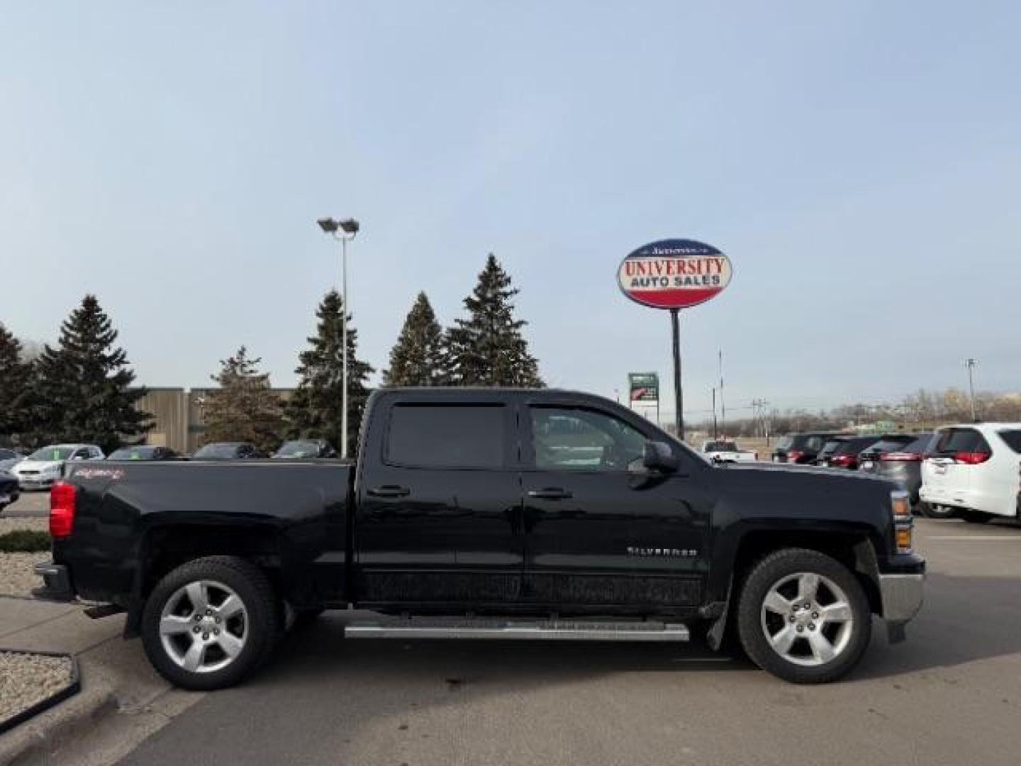 2015 Black Chevrolet Silverado 1500 LT Crew Cab 4WD (3GCUKREC6FG) with an 5.3L V8 OHV 16V engine, 6-Speed Automatic transmission, located at 3301 W Hwy 13, Burnsville, MN, 55337, (952) 460-3200, 44.775333, -93.320808 - Photo#4