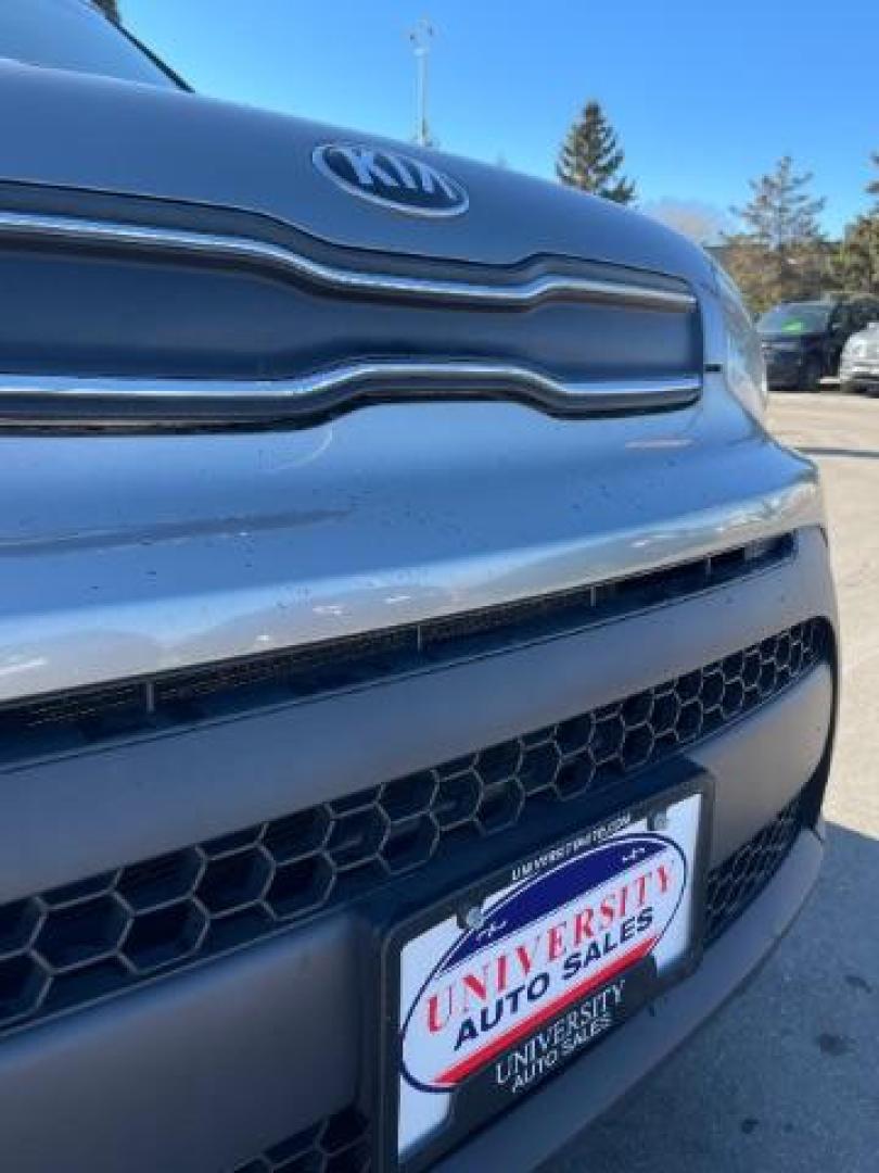 2017 GREY Kia Soul Base 6M (KNDJN2A24H7) with an 1.6L L4 DOHC 16V engine, 6-Speed Automatic transmission, located at 3301 W Hwy 13, Burnsville, MN, 55337, (952) 460-3200, 44.775333, -93.320808 - Photo#2