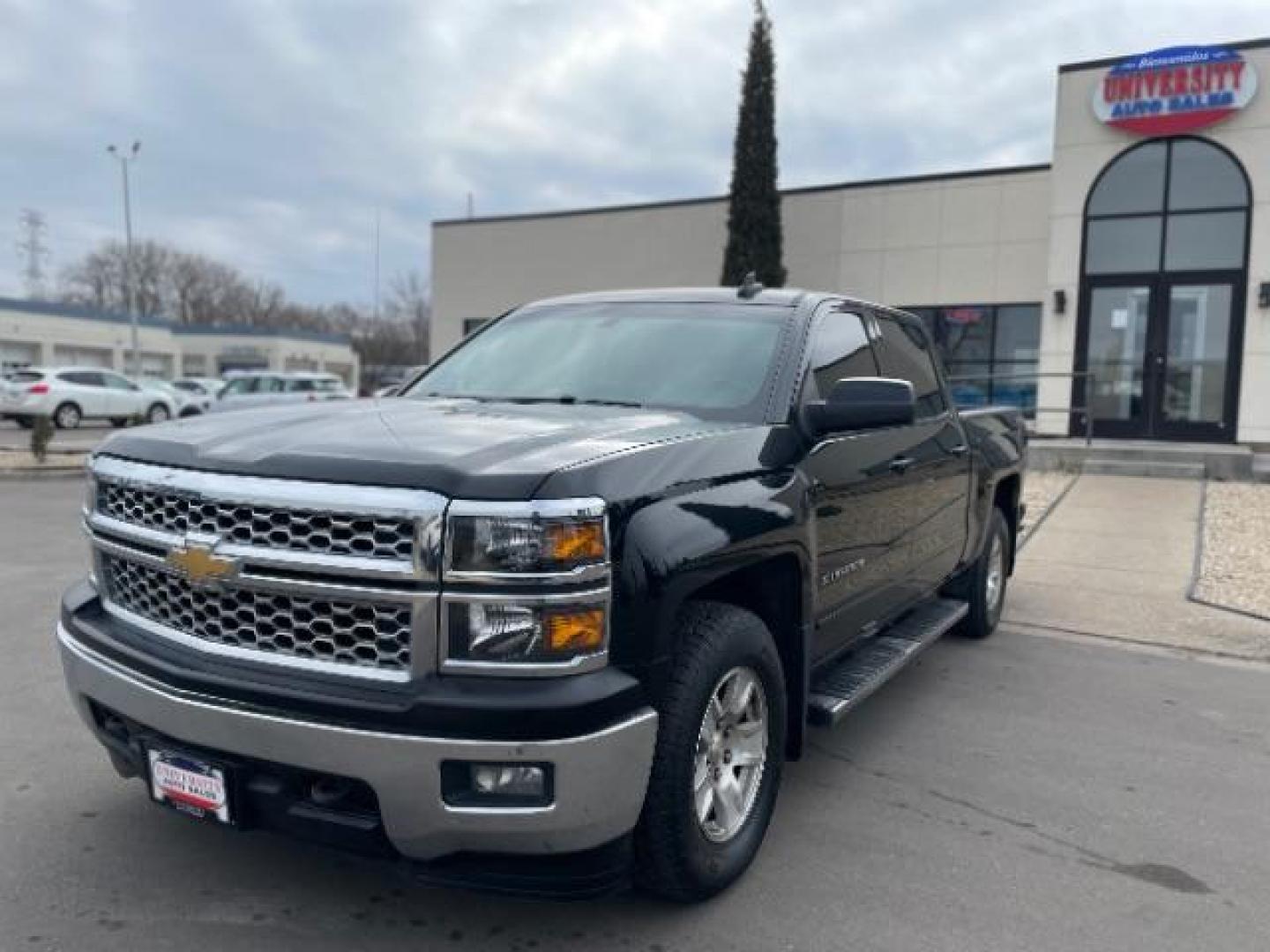 2015 Black Chevrolet Silverado 1500 LT Crew Cab 4WD (3GCUKREC0FG) with an 5.3L V8 OHV 16V engine, 6-Speed Automatic transmission, located at 3301 W Hwy 13, Burnsville, MN, 55337, (952) 460-3200, 44.775333, -93.320808 - Photo#2