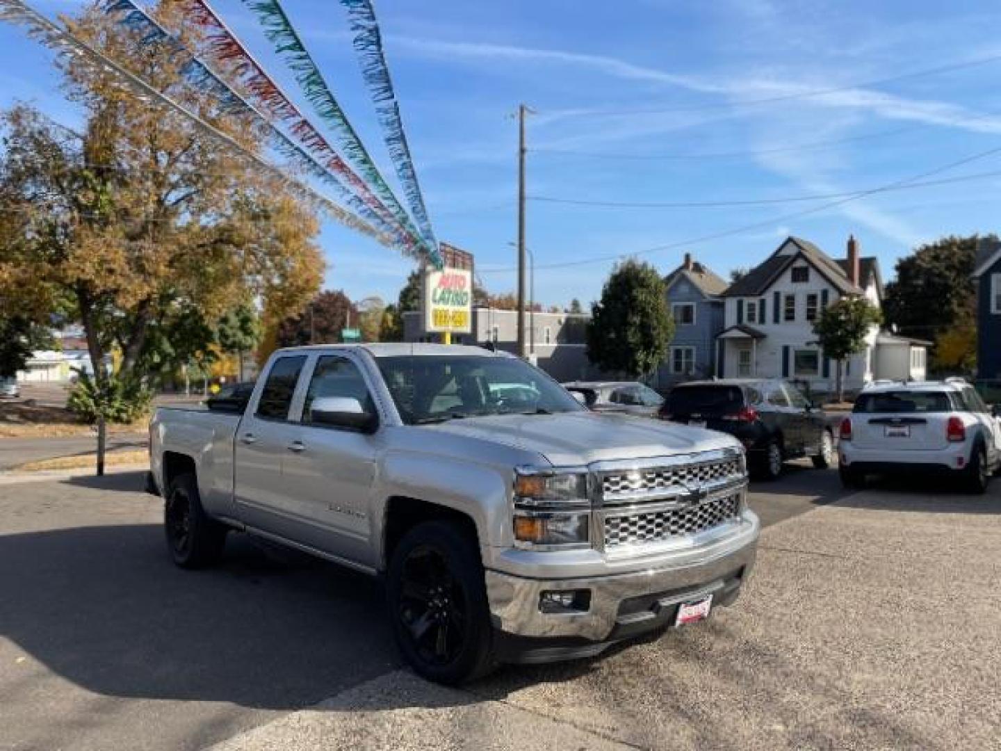 2015 Silver Ice Metallic Chevrolet Silverado 1500 LT Double Cab 2WD (1GCRCREC0FZ) with an 5.3L V8 OHV 16V engine, 6-Speed Automatic transmission, located at 745 S Robert St, St. Paul, MN, 55107, (651) 222-2991, 44.923389, -93.081215 - Photo#3