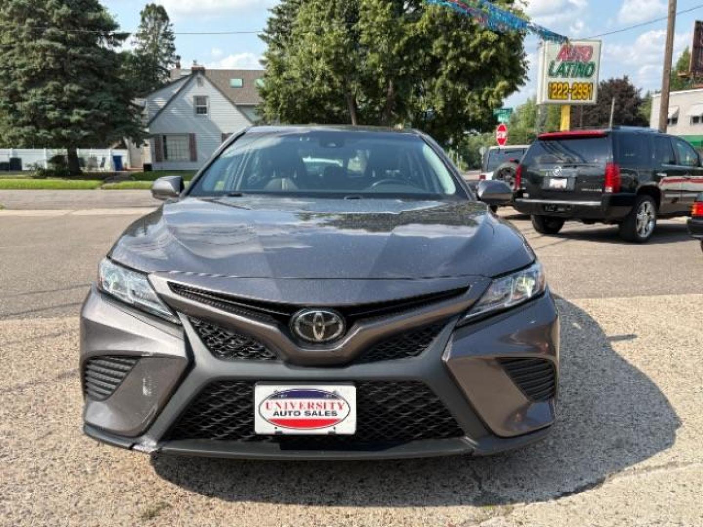 2020 Toyota Camry SE (4T1G11AK7LU) with an 2.5L L4 DOHC 16V engine, 8-Speed Automatic transmission, located at 745 S Robert St, St. Paul, MN, 55107, (651) 222-2991, 44.923389, -93.081215- Photo#1