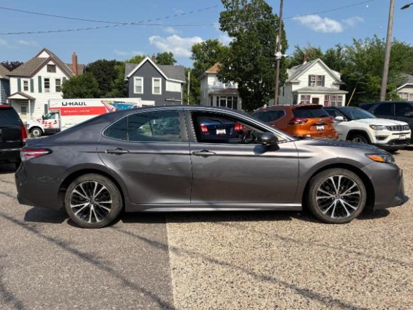 2020 Toyota Camry SE (4T1G11AK7LU) with an 2.5L L4 DOHC 16V engine, 8-Speed Automatic transmission, located at 745 S Robert St, St. Paul, MN, 55107, (651) 222-2991, 44.923389, -93.081215- Photo#9