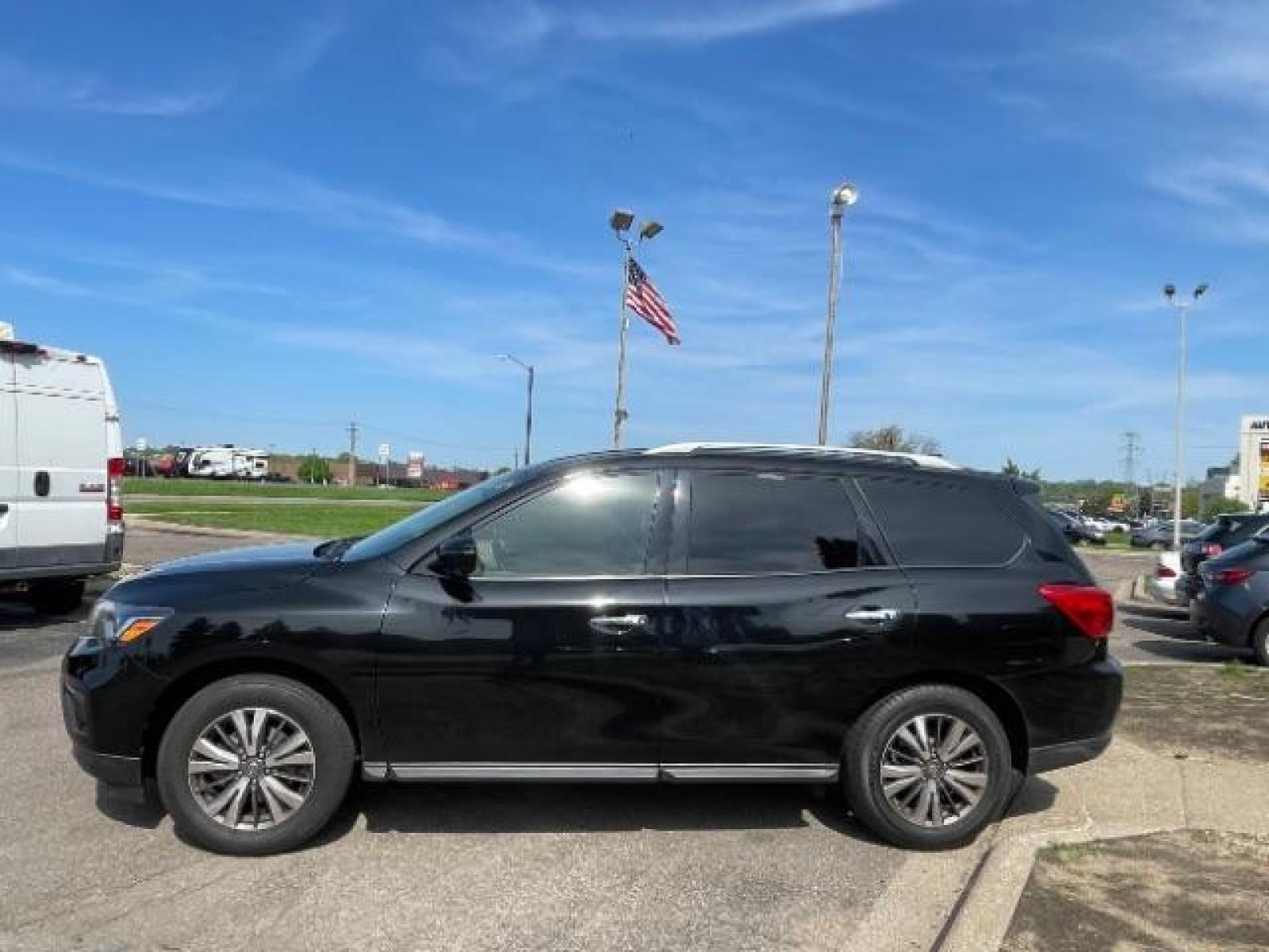 2019 Magnetic Black Pearl Nissan Pathfinder SL 4WD (5N1DR2MM0KC) with an 3.5L V6 DOHC 24V engine, Continuously Variable Transmission transmission, located at 3301 W Hwy 13, Burnsville, MN, 55337, (952) 460-3200, 44.775333, -93.320808 - Photo #3